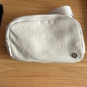 Lululemon everywhere belt bag